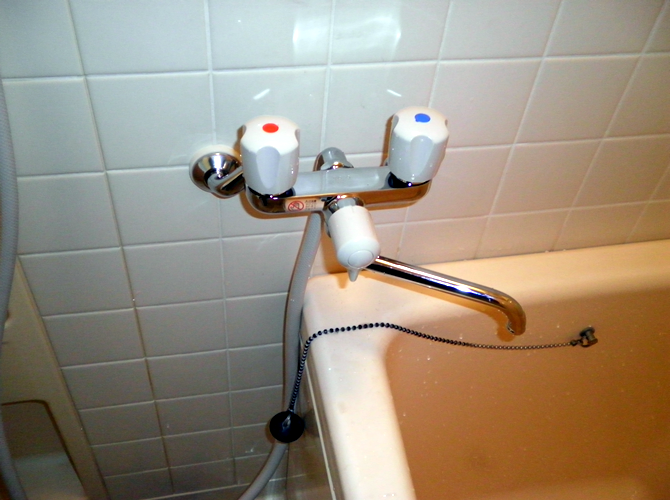 お風呂・洗面所の蛇口が古くなったことが原因で水漏れが…
